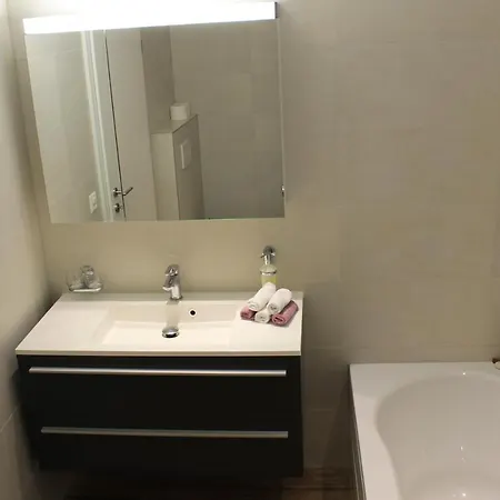 Moderne 3-zimmerwohnung, An Skipiste, Mit Aussicht *